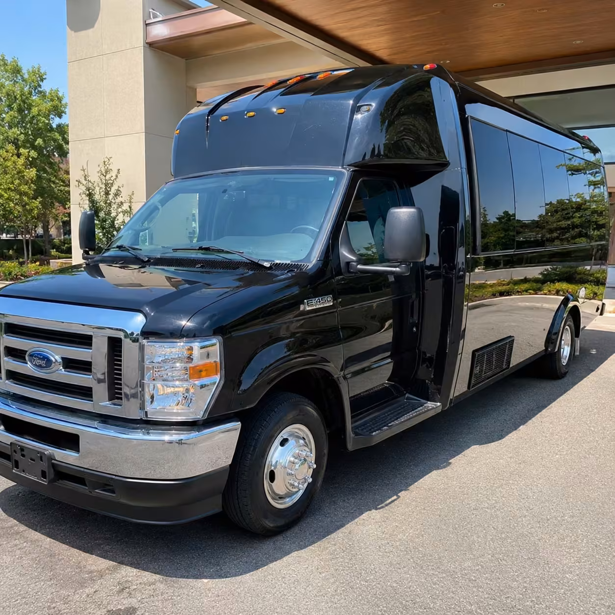 15 passenger party bus